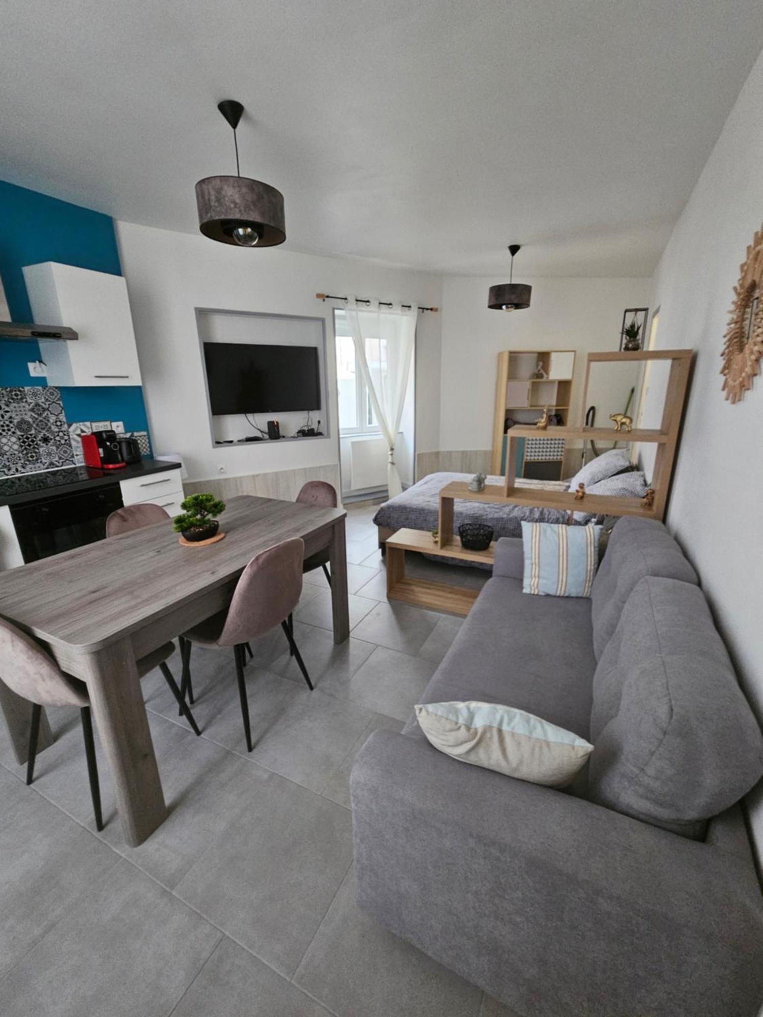 Appartamento Sarl La Famille 2 Angoulême Esterno foto